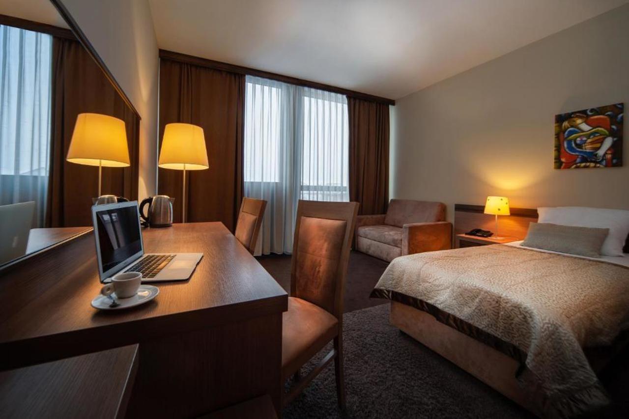 Hotel Kras Postojna Εξωτερικό φωτογραφία