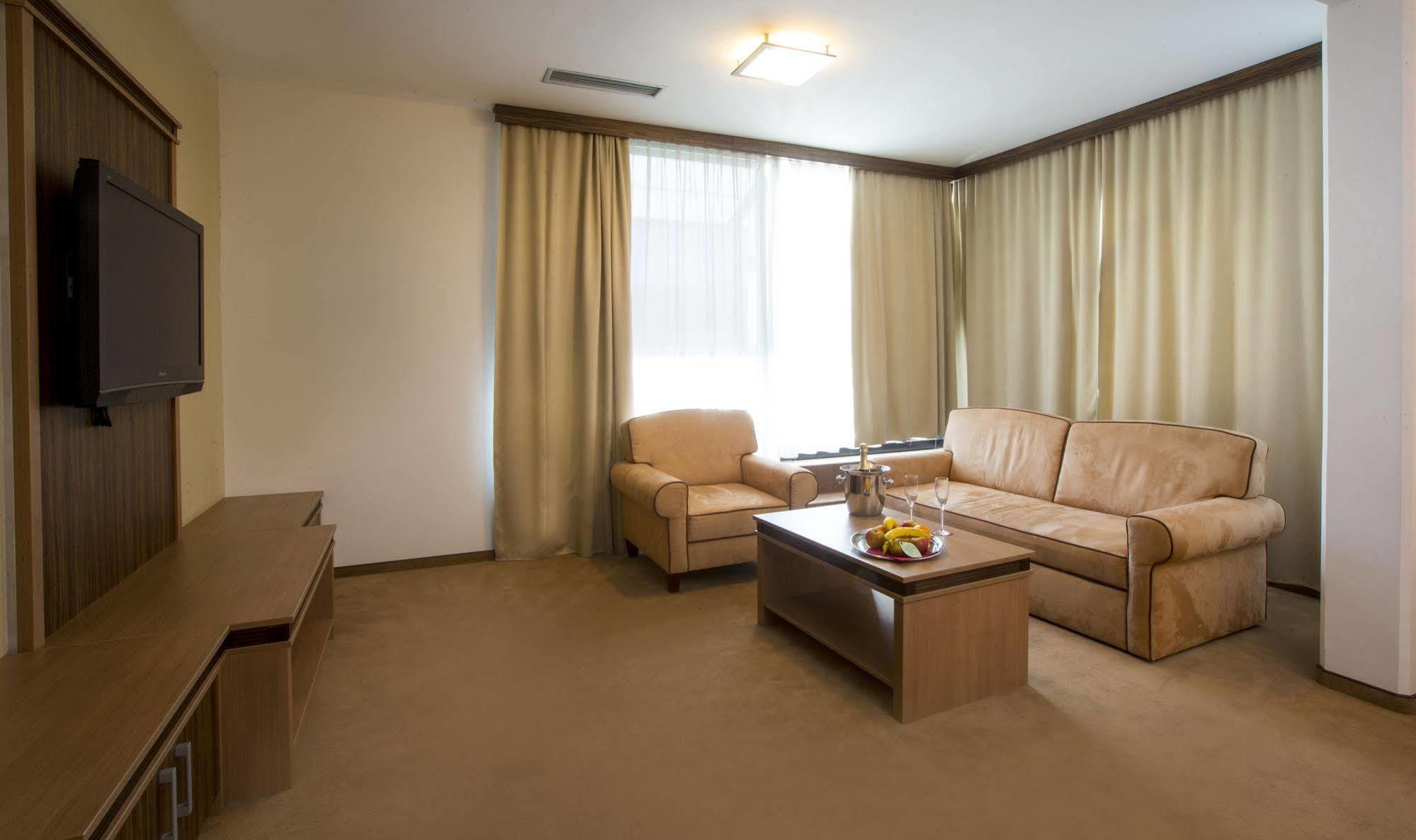 Hotel Kras Postojna Εξωτερικό φωτογραφία